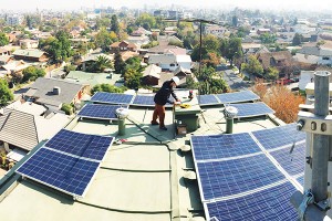 instalacion paneles solares en edificio